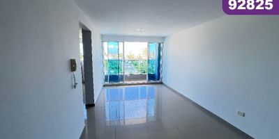 Apartamento en Arriendo en la ciudad de Barranquilla ubicado en el barrio los Alpes, con un área aproximada de 67 mt2 , distribuidos en 2 habitaciones, una con baño privado, 1 baño auxiliar, cocina tradicional, balcón, parqueadero, zona de labores, buena distribución en sus áreas, es fresco y acogedor, su entorno es tranquilo, residencial con cómodas vías de acceso y facilidad al transporte publico cercano, sobre el sector puede encontrar, iglesias, droguerías cercanas.