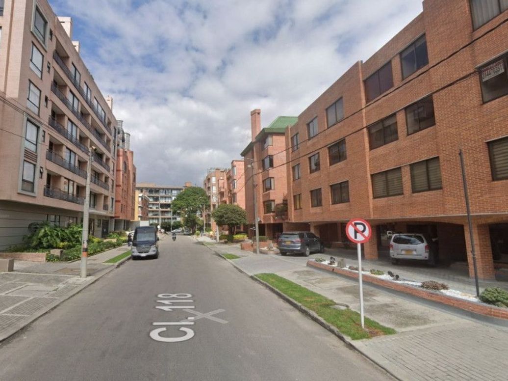 Apartamento de 3 alcobas en venta en Santa Barbara Occidental, Bogotá, 190 m² · foto 2 de 3