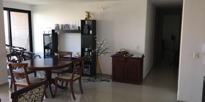 Apartamento en venta barrio Nuevo Horizonte 
cerca al parque Venezuela

- ⁠apto 902 (décimo piso); los más grandes y cómodos de los normales.
- Precio de Venta: $760 millones.
- Área privada: 125,29 m2
- ⁠Área total:137,39 m2
- Año de construcción: 2020
- Administración:$717.000 
- Estrato: 5
- Piso 10 
- Ascensor: 2 
- Cuenta con
3 Habitaciones cada una con su baño, habitación principal con vestier, 1 estudio, cuarto y baño del servicio, baño social, cocina abierta, zona de labores, amplio balcon, 1 garaje.
- Amenidades del Edificio:
- ⁠piscina adultos 
- ⁠piscina niños 
- ⁠Jacuzzi
- ⁠zona BBQ
- ⁠Gimnasio
- ⁠turco 
- ⁠sauna 
- ⁠Teatrino
- ⁠parque infantil
- ⁠Salon social
- ⁠parqueo visitantes
- ⁠seguridad y    portería 24 horas.
- ⁠bahía acceso vehicular.

Conpactame para ayudarte en tus requerimientos inmobiliarios!