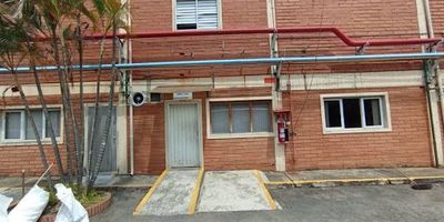 Oficina en arriendo, con 188 metros cuadrados, baños, cocineta, ubicación estratégica en parque industrial en el norte del valle de aburra, ideal para tu empresa, que esperas para conocerlo. En Umbral siempre tenemos las mejores opciones para ti. 