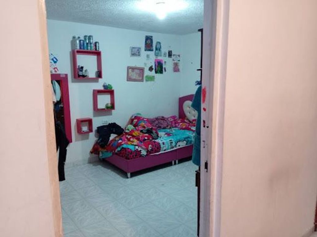 Casa de 6 alcobas en venta en Gran Britalia, Bogotá, 368 m² · foto 9 de 20