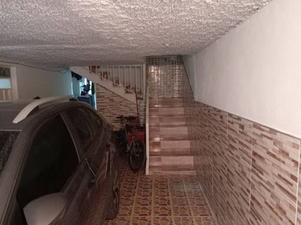 Casa de 6 alcobas en venta en Gran Britalia, Bogotá, 368 m² · foto 3 de 20