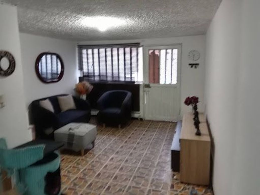 Casa de 6 alcobas en venta en Gran Britalia, Bogotá, 368 m² · foto 4 de 20