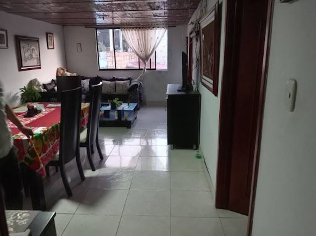 Casa de 6 alcobas en venta en Gran Britalia, Bogotá, 368 m² · foto 14 de 20