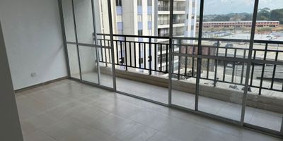 Excelente Apartamento sexto piso en unidad residencial consta de  Sala comedor ,Cocina integral , Balcón,3 habitaciones ,3 baños,  Garaje propio