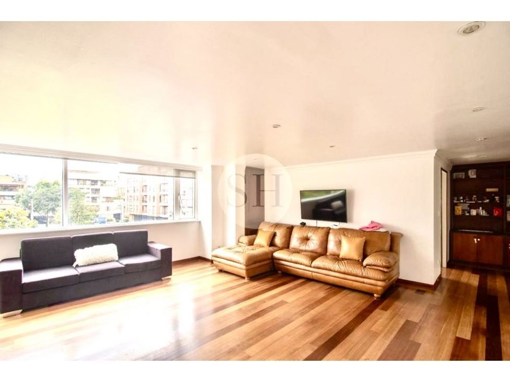 Apartamento de 3 alcobas en venta en Santa Barbara, Bogotá, 157 m² · foto 2 de 20