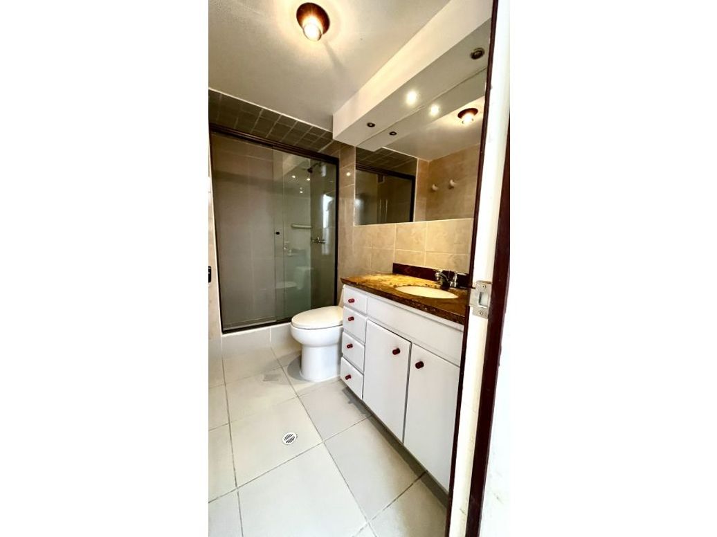 Apartamento de 3 alcobas en venta en Santa Barbara, Bogotá, 157 m² · foto 19 de 20