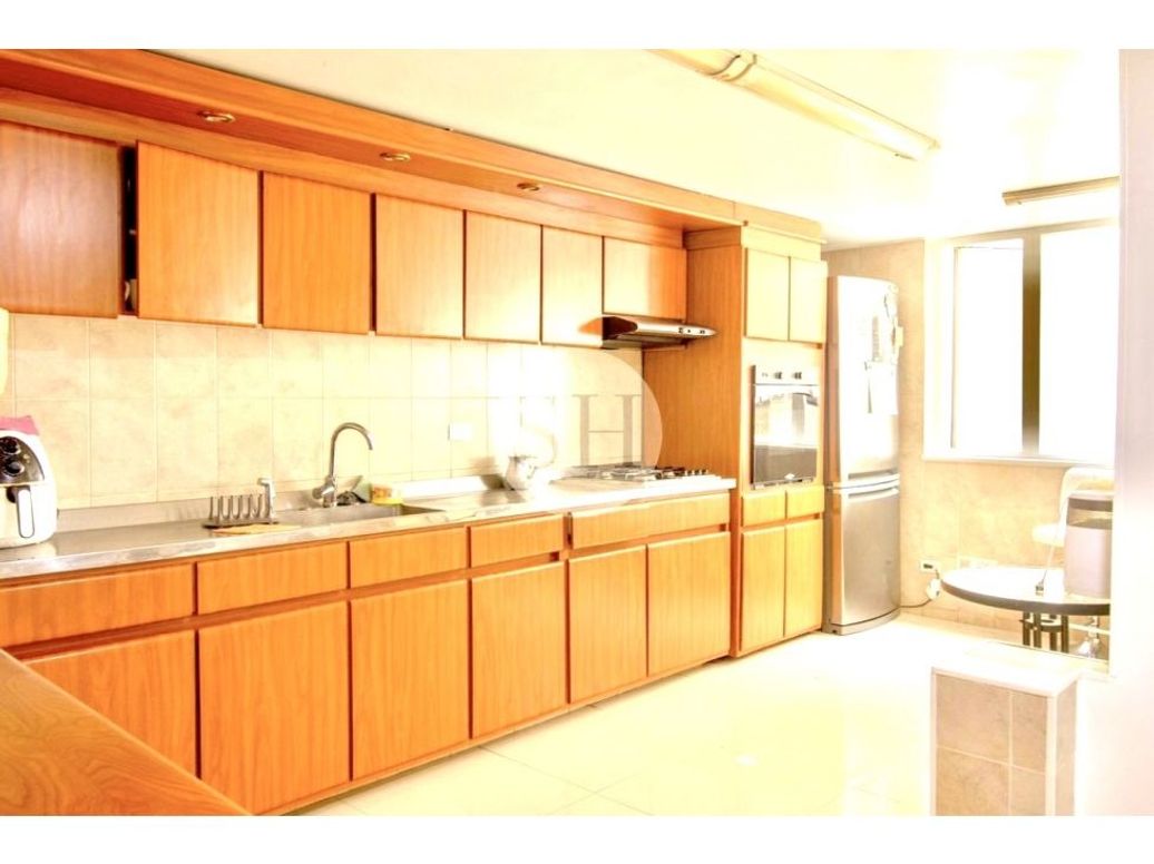 Apartamento de 3 alcobas en venta en Santa Barbara, Bogotá, 157 m² · foto 3 de 20