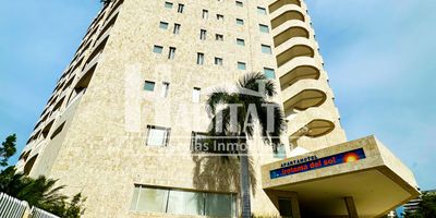 Apartamento en venta en Irotama del Sol, ubicado en Bello Horizonte, Santa Marta. Este inmueble de 145.90 m² cuenta con 2 habitaciones y 2 baños, ofreciendo un espacio confortable en la ciudad. El edificio Irotama del Sol dispone de piscina, gimnasio, ascensor, sauna y turco, complementando su estilo de vida. Incluye 1 parqueadero. El precio de venta es $1,670,000,000. Para conocer este apartamento en Bello Horizonte, Santa Marta, puede contactar usando las opciones de whatsapp, quiero que me contacten o ver teléfonos.