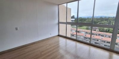 Descripción: 
447-13210 Apartamento en Arriendo en el Sector la autopista. Este apartamento de 43 metros ofrece un diseño cómodo y funcional. Cuenta con 1 alcoba con Vestier, 2 baños, sala comedor iluminada, cocina integral moderna, zona de ropas independiente. Además, dispone de parqueadero privado y cuarto útil. 
Se encuentra ubicado en una unidad cerrada que ofrece portería 24 horas, piscina para adultos y niños, turco, sauna, salón social, juegos infantiles, gimnasio, zonas verdes, cancha múltiple, ascensor y shut de basuras. Su ubicación estratégica permite fácil acceso a rutas de transporte público. Código del inmueble: 13210