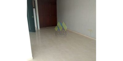 Apartaestudio en arriendo para un sola persona, en barrio Departamental, tercer Piso
Distribución Funcional, Alcoba independiente, baño completo, sala de estar luminosa y cocina básica equipada con instalación de gas y estufa de dos boquillas y zona de oficios
Servicios Incluidos, Agua, energía y gas natural incluidos en el canon de arrendamiento.
