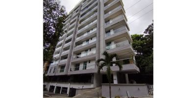 ARRIENDO APARTAMENTO AMPLIO SECTOR VERGEL PISO 2.

CONSTA DE AMPLIA SALA COMEDOR CON BALCON, AREA DE DEPOSITO AL INTERIOR DEL APARTAMENTO, COCINA INTEGRAL, ZONA DE LAVANDERIA, ALCOBA DE SERVICIO CON BAÑO, ESTUDIO, 3 HABITACIONES CON CLOSET, DOS HABITACIONES TIENEN ACCESO DIRECTO AL BALCON,LA HABITACION PRINCIPAL CON VESTIER Y BAÑO PRIVADO, 1 BAÑO SOCIAL.

2 PARQUEADEROS CON SERVIDUMBRE, DEPOSITO EXTERNO .

AREAS COMUNES PISCINA, GIMNASIO, TERRAZA CON SAUNA, JACUZZI, ZONA DE BBQ, SALON SOCIAL .

EN EL SECTOR ENCONTRAMOS AMPLIOS SENDEROS ECOLOGICOS, CANCHAS DE PADE , AMPLIAS ZONAS DE ARBOLIZACION PARA DESCANSAR Y MEDITAR.

NOTA: SI LO REQUIERE AMOBLADO EL VALOR ES DE 7.000.000 MILLONES DE PESOS, INCLUIDA LA ADMINISTRACION.
