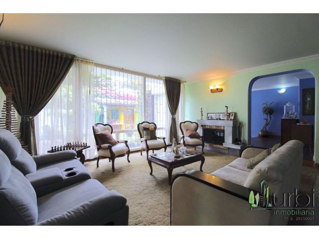 Casa de 4 alcobas en venta en Niza, Bogotá, 292 m² · foto 3 de 20