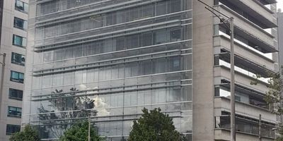 Oficinas 506 y 507, ubicadas en el Edificio Proksol, en piso 5, con excelente iluminacion, area abierta, pisos en porcelanato, cielo raso. El edificio cuenta con baños en cada piso para damas y caballeros, cuenta con dos espacios para comedor para los empleados, salon social para capatacitaciones, tres ascencores, recepcion, parqueaderos de vistantes. Ubicadas sobre la Autopista Norte, frente a la estacion de la Calle 100 de Trasmilenio y a pocas cuadras de laestacion de la calle 106.