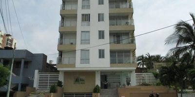 Apartaestudio en excelente estado, amplio, fresco,con cocina abierta estilo pantry con sus respectivos muebles, alcoba con su baño y vestier, calentador de agua, dos aires acondicionados, zona de labores cubierto. El edificio cuenta con piscina, gimnasio, salón social, bbq. Buena ubicación, zona residencial, cerca de sao de la 93.