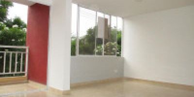 APARTAMENTO EN BUEN ESTADO, AMPLIO, FRESCO, COCINA INTEGRAL, BALCÓN. EL EDIFICIO CUENTA CON PISCINA,BUENA UBICACIÓN, CERCA AL CENTRO COMERCIAL MIRAMAR, RUTA DE TRANSMETRO.