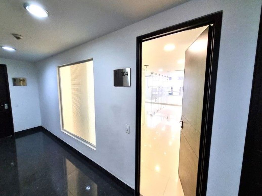 Apartaestudio en venta en Santa Barbara Occidental, Bogotá, 54 m² · foto 3 de 10