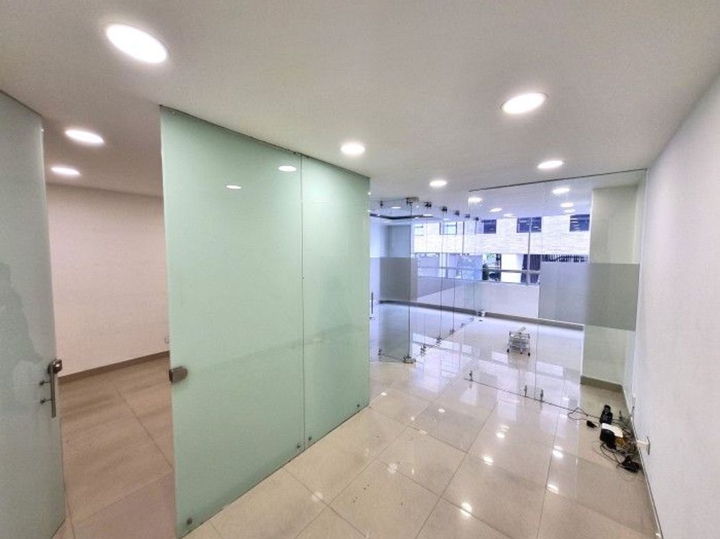 Apartaestudio en venta en Santa Barbara Occidental, Bogotá, 54 m² · foto 9 de 10