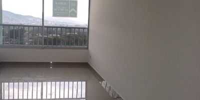 Se alquila hermoso apto en Meléndez sur de la ciudad, consta de 2 habitaciones, principal con baño y closet, segunda habitación con closet, sala comedor, estudio, cocina semi integral con estufa a gas, zona de ropas con  lavadero y  tendedero, excelente ubicación 