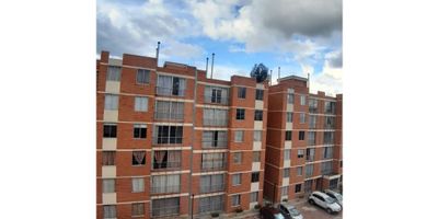 
Venta  apartamento  con excelentes acabados;y ascensor ubicado en el Quinto Piso del Conjunto Residencial Versalles sector San rafael:

Consta de: 


 Sala Comedor
 Balcón
 Cocina Integral
 Zona de Ropas
 Estudio
 3 alcobas con Closet
 Vestier y Baño en alcoba Principal
 Baño Social 
 Pisos Ceramica


Zonas Comunes:


 Terraza
 Senderos Peatonales
 BBQ
 Planta de emergencia para zonas comunes
 Psicina 
 Parqueaderos Comunales
 Alameda
 Zona Deportiva
 Gimnasio
 Oficinas administración
 Zonas Verdes 
 Salón Social
  


