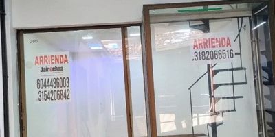 Local en arriendo de 14 metros cuadrados en una ubicación centro de Medellín, oriental con la playa,  Ideal para tu nuevo negocio, tatuajes, piercing, entre otros,  Por tan solo $950.000  negociable VENTA $110.000.000 - Negociable - se escuchan ofertas. Este espacio puede ser tuyo. Aprovecha esta oportunidad única. ¡Contáctanos ahora para más información! JAIRO OCHOA PROPIEDAD RAIZ 6044486003 - 3152044529 - 3154206842 - 3182066519 - 3182066516 ¡No dejes pasar esta oportunidad!