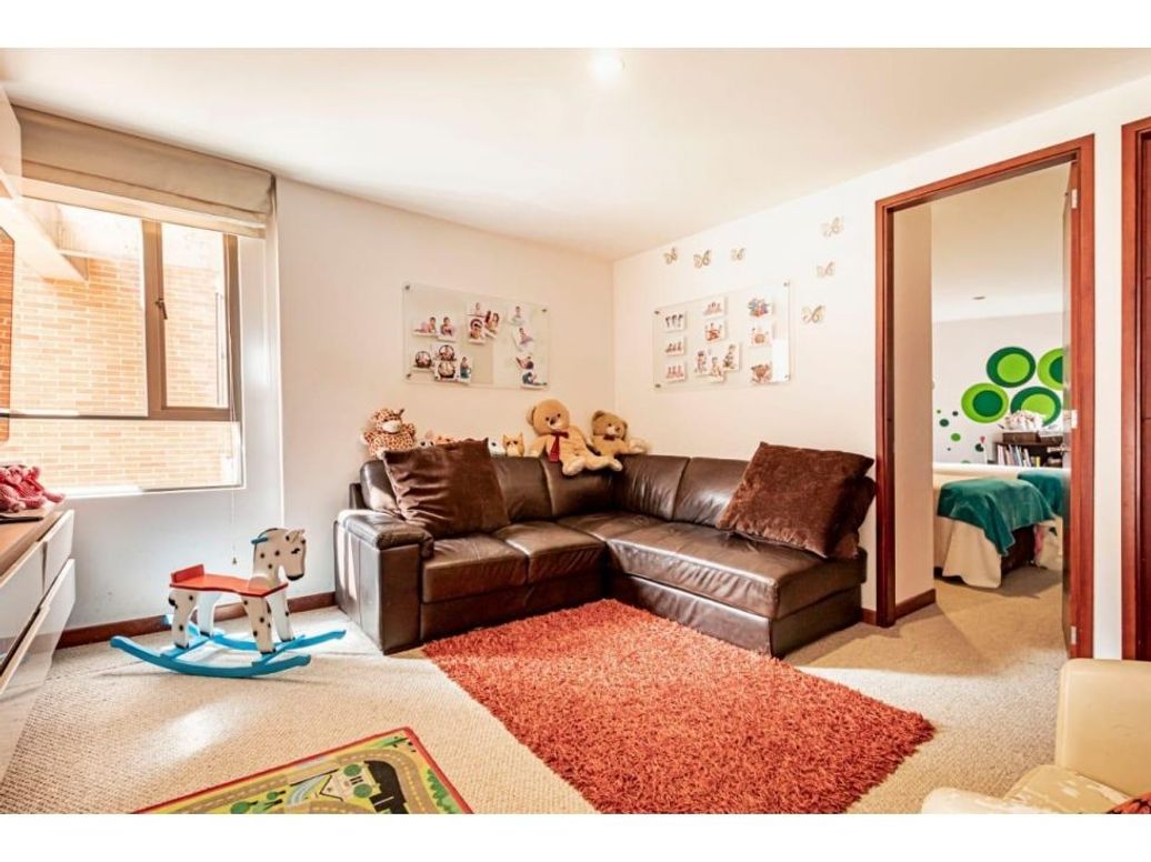 Apartamento de 3 alcobas en venta en Usaquén, Bogotá, 173 m² · foto 2 de 13
