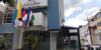 GRAN OPORTUNIDAD DE NEGOCIO Se arrienda un local comercial de 50m² en el primer piso del hotel SIX AVENUE. El espacio cuenta con cocineta y baño, lo que lo hace ideal para una variedad de negocios.

Ubicación:

Ubicado en la Avenida 6ta, una zona comercial.

Esquinero, lo que le da mayor visibilidad y exposición.

Características:

Área de 50m².

Cocineta y baño.

Ideal para diversos tipos de negocios.