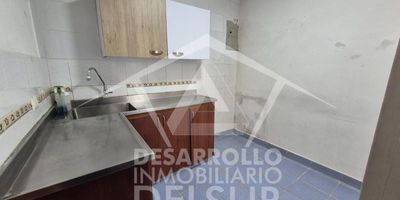 Local en arriendo, baño sencillo, piso en cerámica, cocineta sencilla.
Sector residencial y comercial , rutas de transporte, supermercados, zonas deportivas, colegios, parroquias, cerca al parque principal de sabaneta.
Web: Desarrollo Inmobiliario del SurCelular: 3156901885