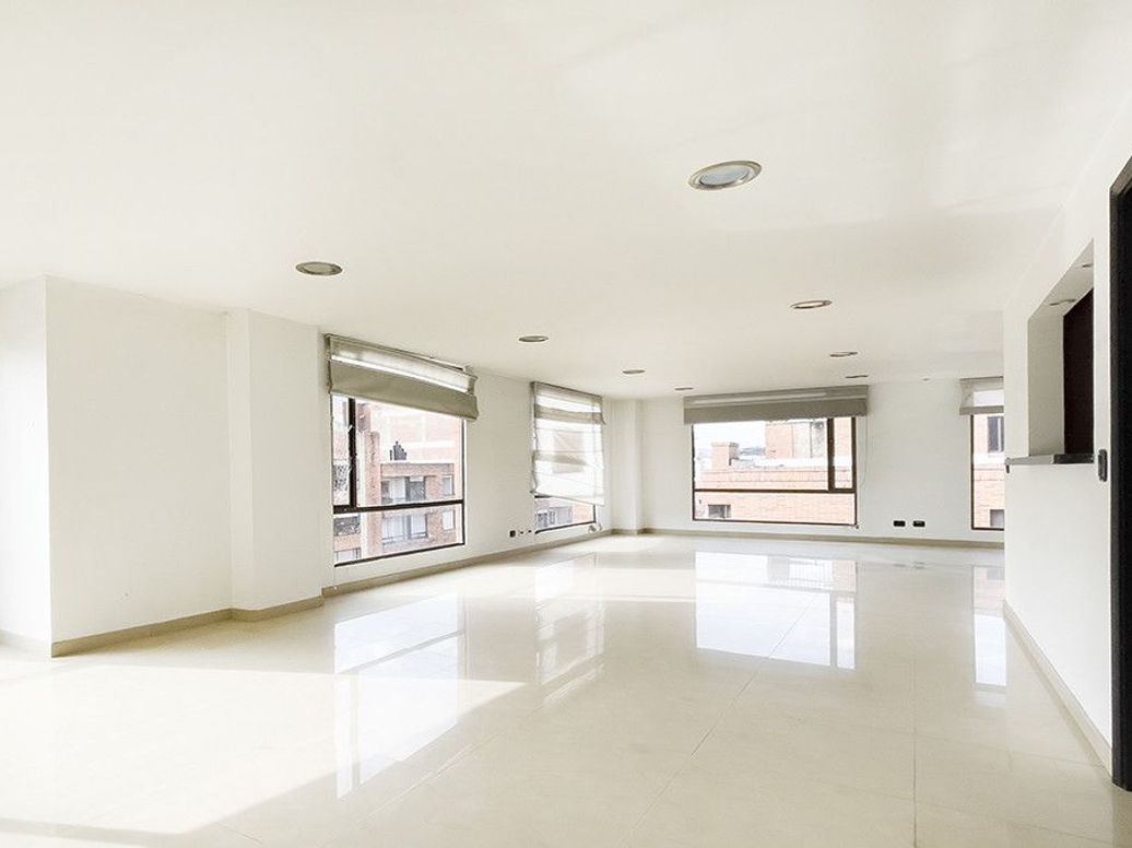Apartamento de 3 alcobas en venta en Rincon Del Chicó, Bogotá, 240 m² · foto 2 de 7