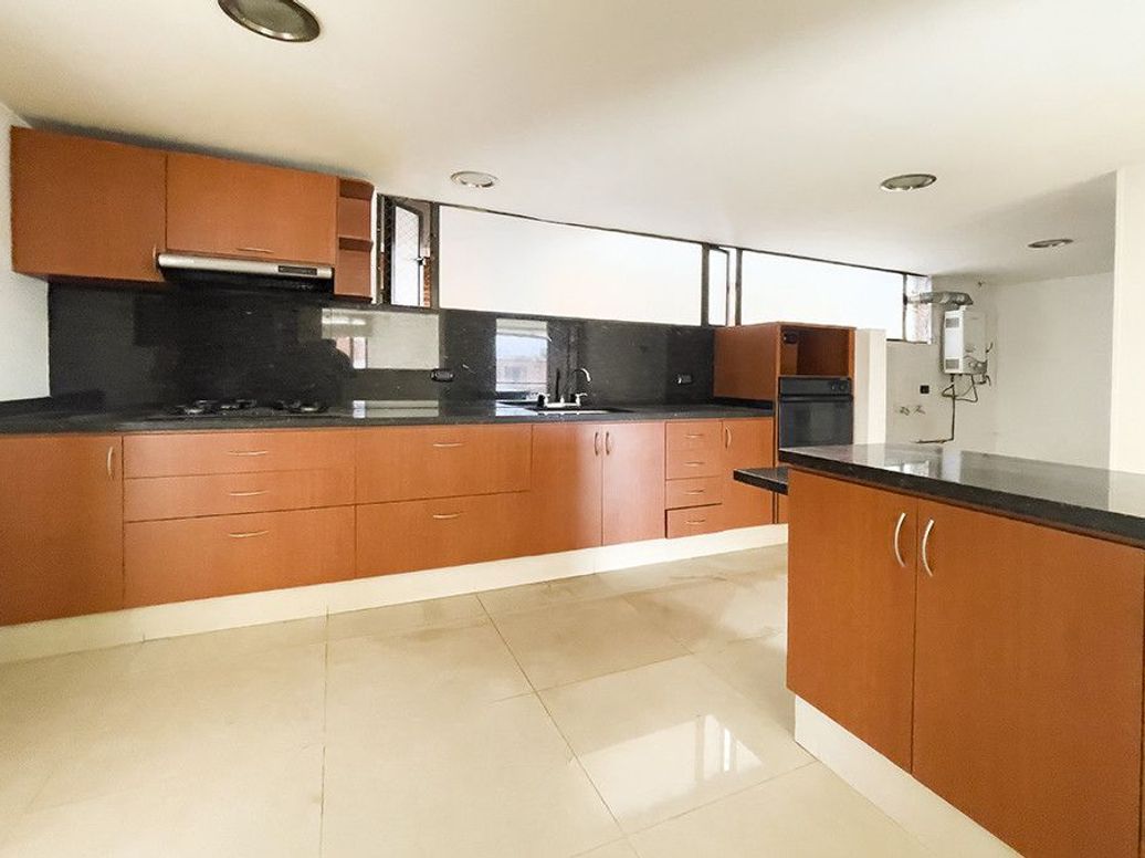 Apartamento de 3 alcobas en venta en Rincon Del Chicó, Bogotá, 240 m² · foto 6 de 7