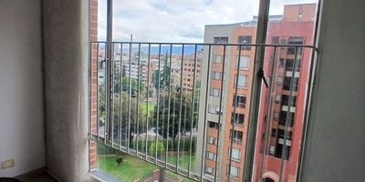 Apartamento en venta rentando para inversión Descubre este encantador apartamento ubicado en una de las zonas más exclusivas de la ciudad. Con 3 habitaciones y 3 baños, este hogar ofrece un espacio cómodo y funcional para toda la familia. Con 74 metros cuadrados, cada rincón ha sido cuidadosamente diseñado para brindar confort y estilo. Además, cuenta con 1 parqueadero para tu comodidad. Vive la experiencia de un estilo de vida único en este maravilloso apartamento. ¡No pierdas la oportunidad de hacerlo tuyo!