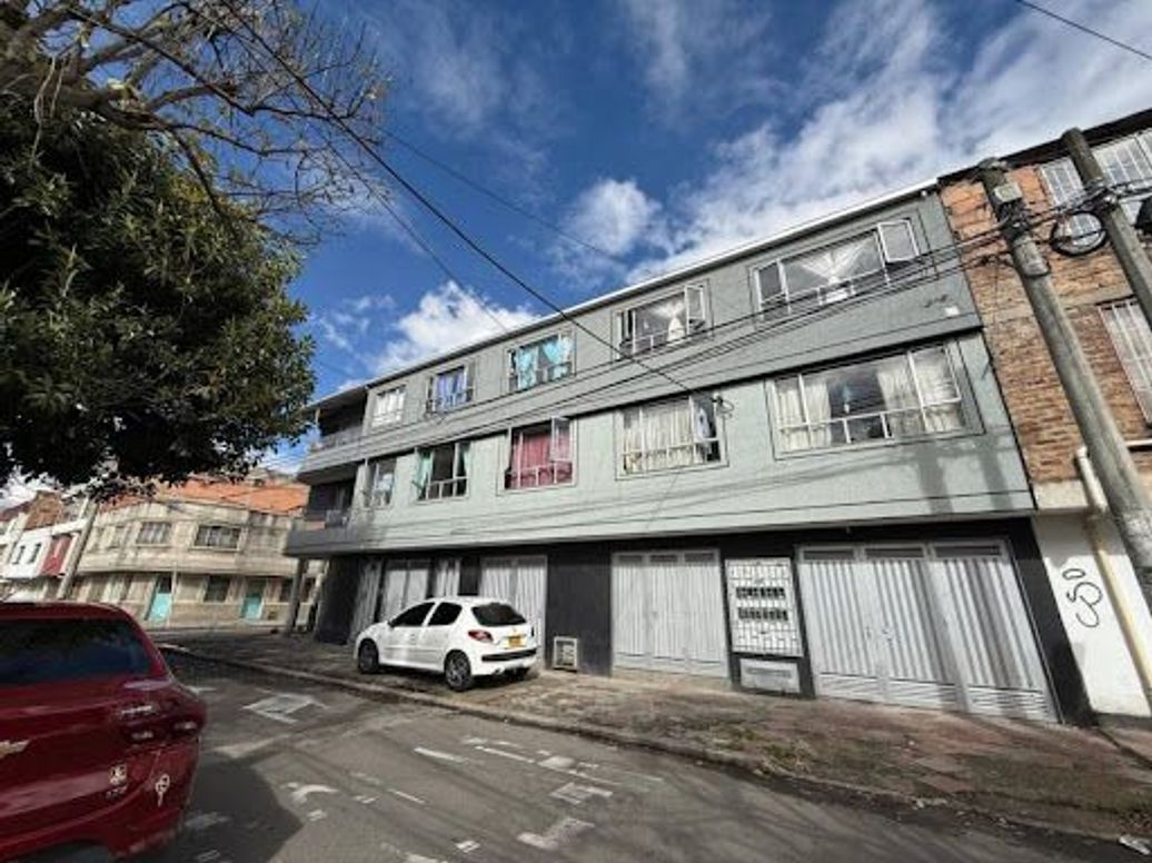 Casa de 22 alcobas en venta en Alcalá, Bogotá, 209 m² · foto 13 de 13