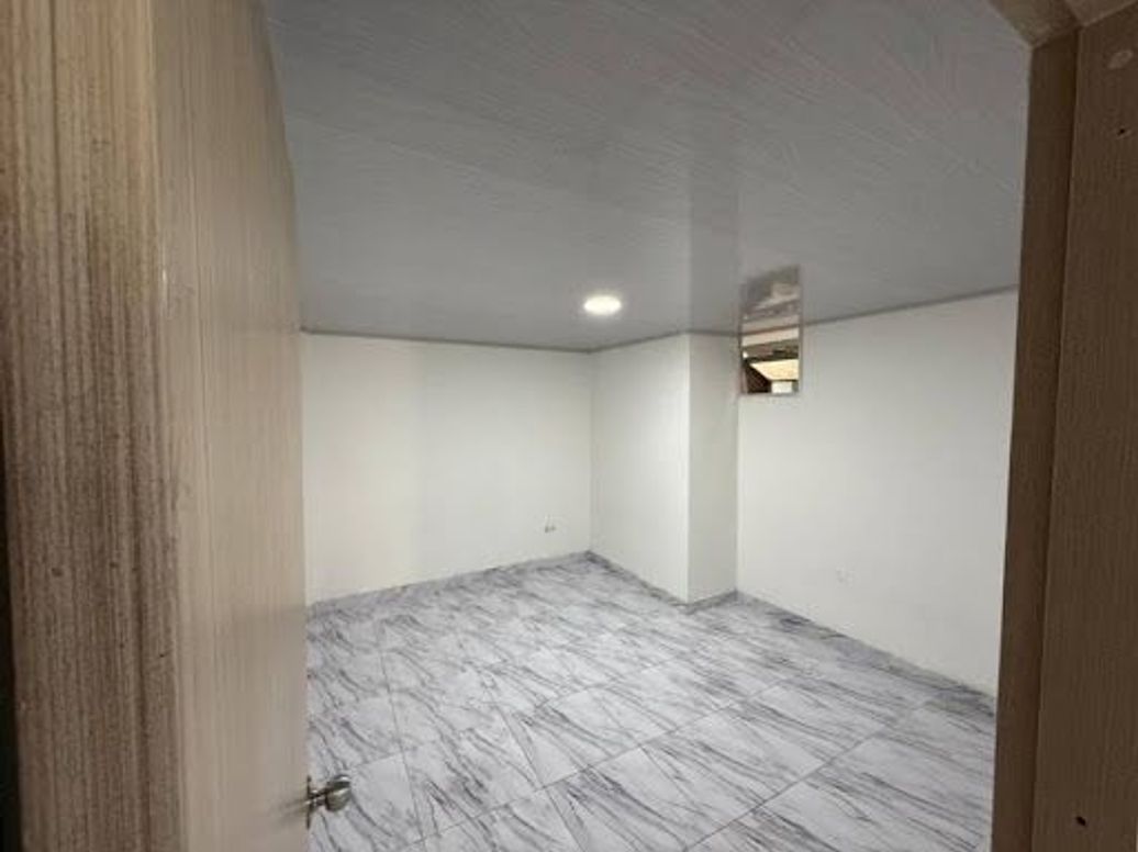 Casa de 22 alcobas en venta en Alcalá, Bogotá, 209 m² · foto 5 de 13