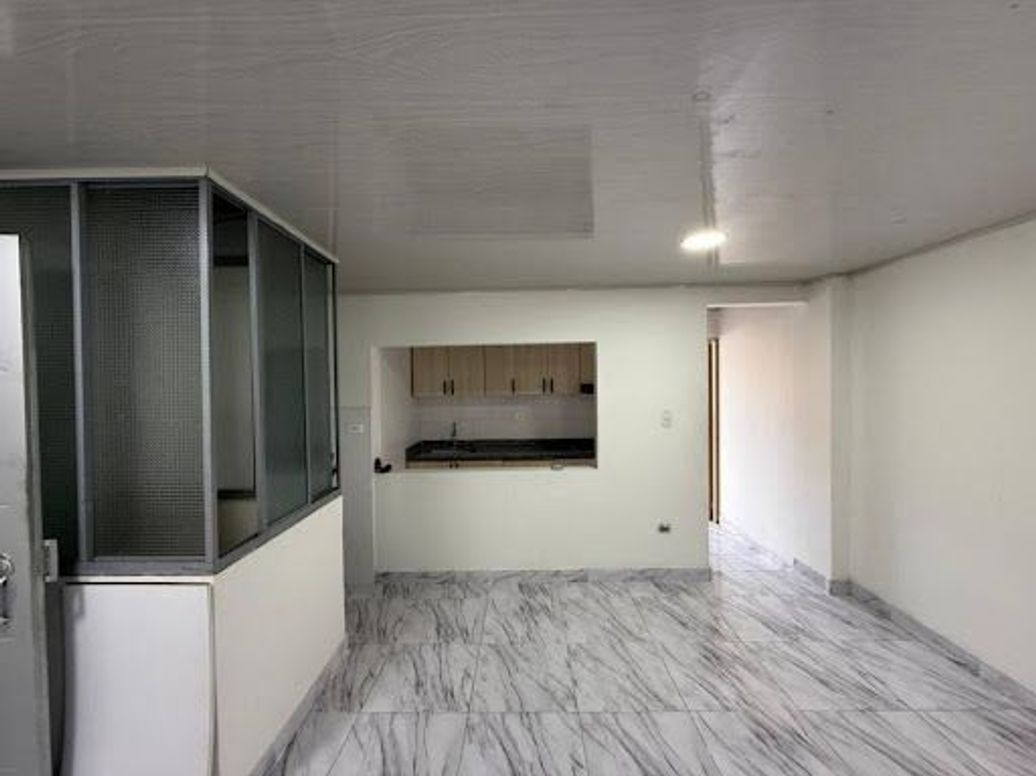 Casa de 22 alcobas en venta en Alcalá, Bogotá, 209 m² · foto 2 de 13