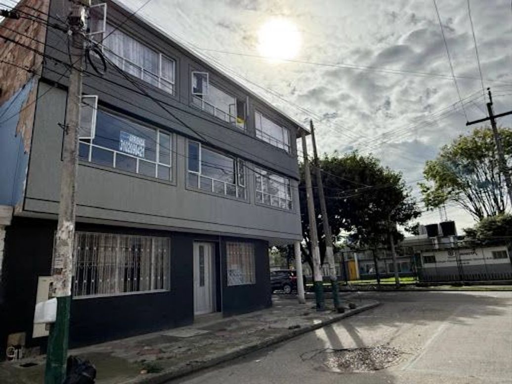 Casa de 22 alcobas en venta en Alcalá, Bogotá, 209 m² · foto 12 de 13