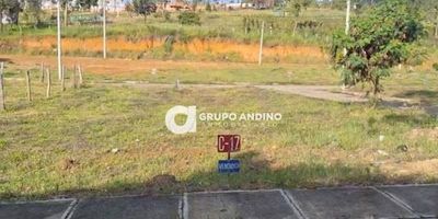 Se Vende Lote en la Urbanización Gachaneque Señorial – Zapatoca. 
Urbanización Gachaneque Señorial, ubicado en Zapatoca, Santander en toda la entrada de Zapatoca queda el condominio. 
Características del inmueble: área: 162.45 m2, lote plano, construcción de vivienda campestre y está libre de deuda.
La Urbanización cuenta con:  zonas vedes y vigilancia las 24 horas.
VENTA: $120.000.000
pregunta por él, bajo el código Inmobiliario 1420-378 ¡Contáctanos! Agenda tu cita y con gusto te asesoramos.
Contactos: 3241439363 – 3006684439 - 3025908733
Somos GRUPO ANDINO INMOBILIARIO, con nosotros tendrás tus trámites más fácil y rápido.
