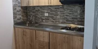 Arrienda Casa en robledo la campiña segundo piso  2 alcobas , 2 closets , estudio ,cocina integral , 1 baño, salón comedor, balcón, piso en cerámica, área 58 metros.