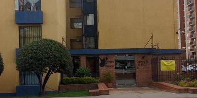 Venta de hermoso apartamento de 58m2, cuenta con 3 habitaciones, 2 baño, sala comedor, cocina semi integral. Su administración es de $230.000 y su valor es de $240.000.000 negociables 