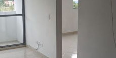 Se vende apartamento, ubicado en la unidad flores del campo, este es un lugar ideal para los que buscan estar rodeados de naturaleza, ambiente tranquilo y con excelentes zonas comunes, tales como piscina, canchas, zonas verdes, zona de mascotas, gimnasio, parqueadero privado.