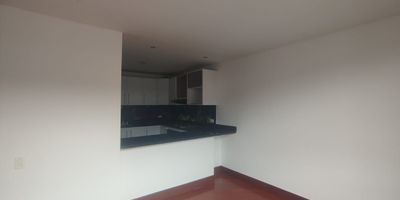 Espectacular apartamento para arriendo ubicado en el sector de virrey en la localidad de chapinero, te permite disfrutar de espacios amplios, comodos y luminosos, ya que cuenta con una excelente ventilacion. Tiene un area de 70 metros cuadrados, 2 alcobas, 2 banos, 1 parqueadero cubierto, calentador a gas, 1 sala comedores, 5 blackout, luces led, puerta de seguridad, 2 closets. Esta cerca de todo lo que necesitas, estaciones de servicio y SITP, banco de Bogota y Bancolombia, supermercado, exito y Oxxo, universidad santo tomas, colegios y restaurantes. Esta cerca de avenidas principales, calle 85 y 94 y carreras 15, 11 y autonorte.