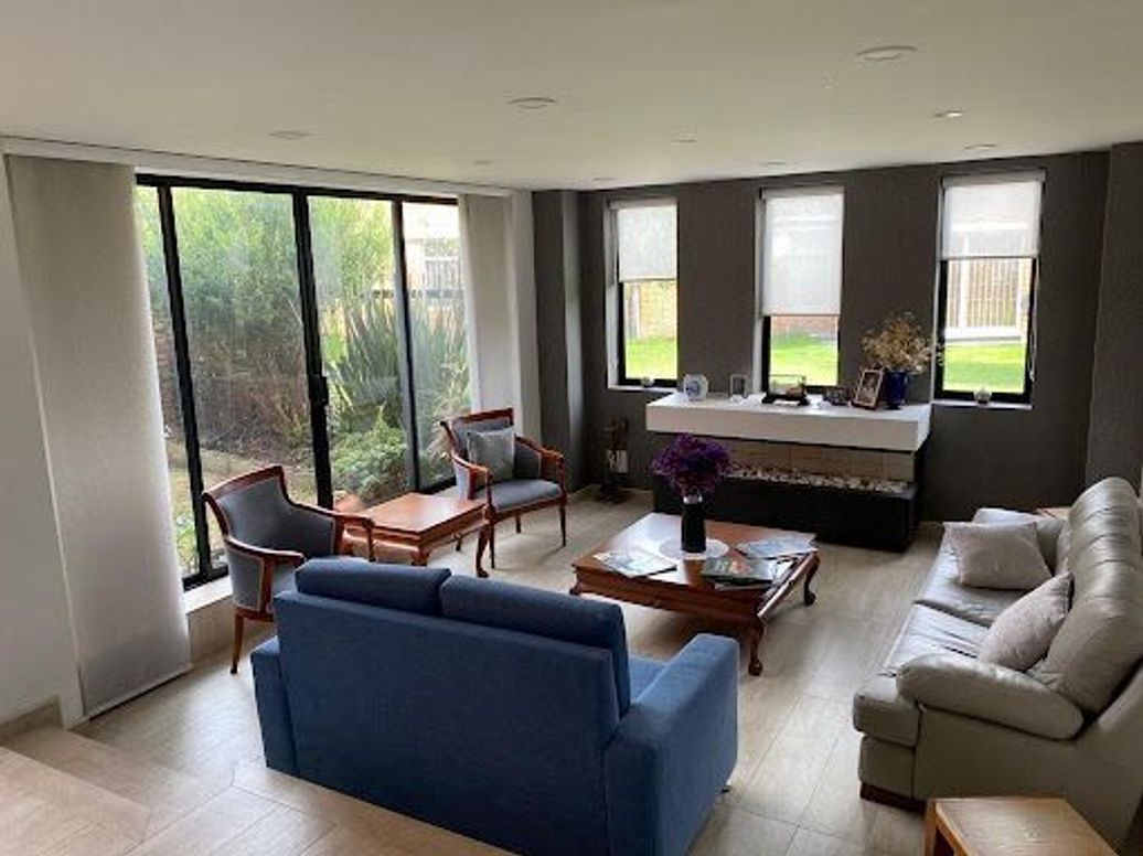 Casa de 3 alcobas en venta en Ub. Cordoba, Bogotá, 182 m² · foto 2 de 20