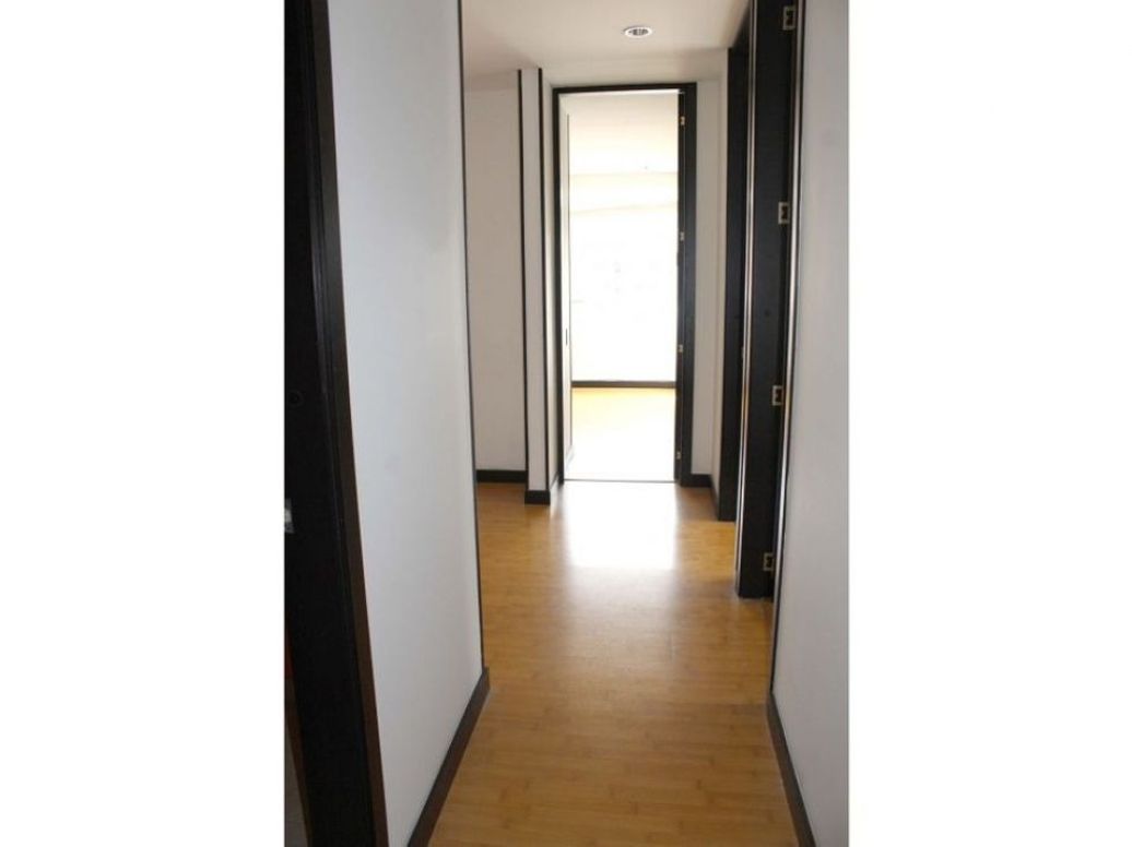 Apartamento de 3 alcobas en venta en Cedro Golf, Bogotá, 100 m² · foto 3 de 12