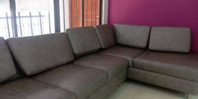 Oficina en arriendo ubicada en el chico con buenos espacios ,una gran iluminación cuenta con un baño privado ,parqueadero cubierto ,vigilancia 24-7,cerca al sector comercial ,empresarial ,bancario .una gran oportunidad .