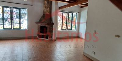 ¡Encuentra tu nuevo hogar en esta hermosa casa en Llanogrande, Rionegro!Ubicada en uno de los sectores más tranquilos y verdes de la ciudad , cuenta con  todo lo necesario para una vida plena y confortableFácil acceso a los mejores colegios de la zona y de los principales centros comerciales, ofreciendo todas las comodidades a tu alcance. Con fácil acceso al  transporte público  para una completa movilidad.¡ Agéndate!