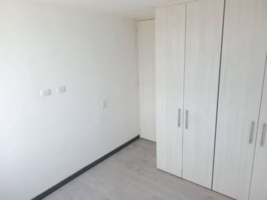 Apartamento de 3 alcobas en venta en Fontibón Centro, Bogotá, 85 m² · foto 3 de 20