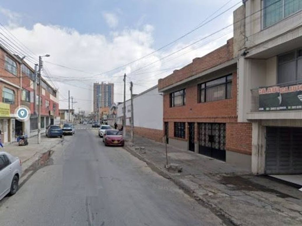 Casa de 8 alcobas en venta en Rionegro, Bogotá, 233 m² · foto 2 de 18