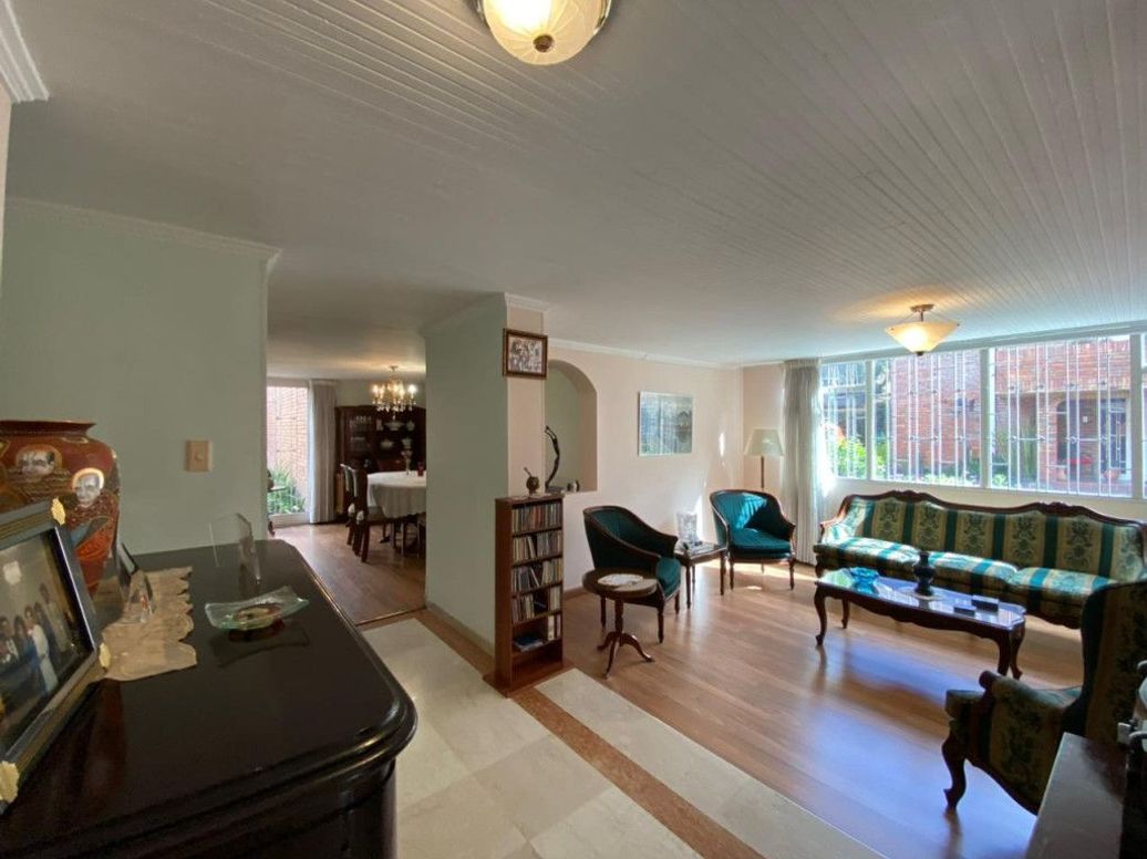 Casa de 4 alcobas en venta en Cr. El Bosque, Bogotá, 271 m² · foto 2 de 19