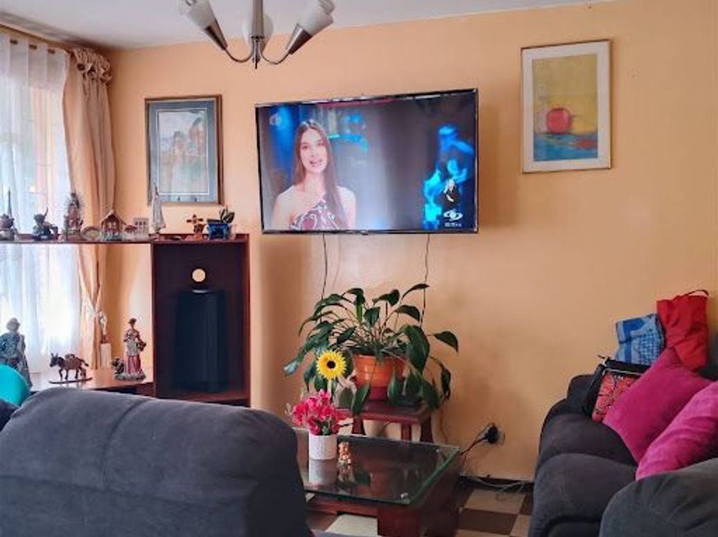 Casa de 6 alcobas en venta en Las Mercedes, Bogotá, 280 m² · foto 4 de 18