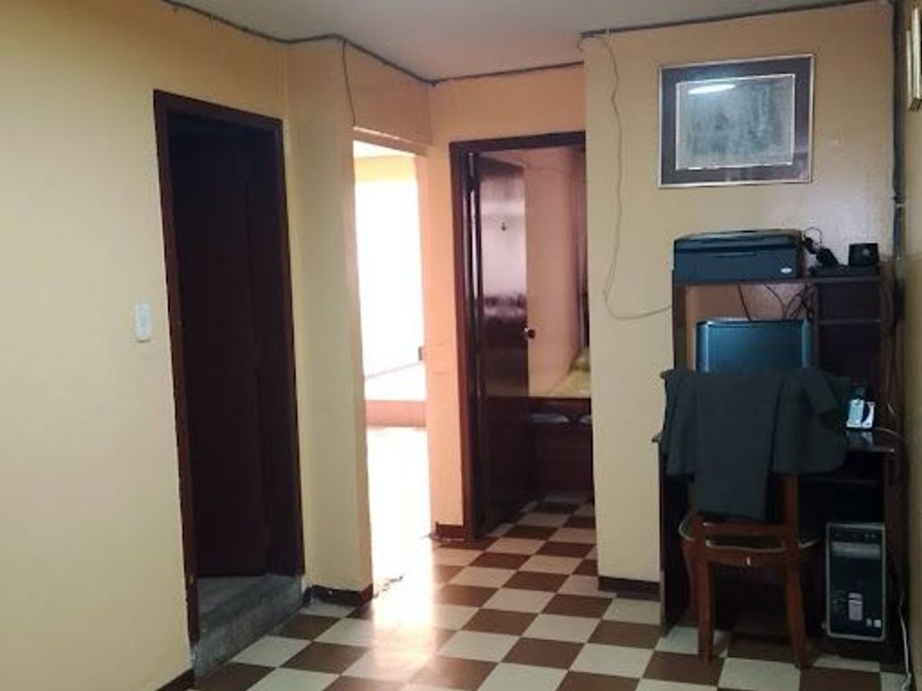 Casa de 6 alcobas en venta en Las Mercedes, Bogotá, 280 m² · foto 3 de 18