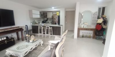 Oportunidad única de inversión en Cali! apartamento nuevo en venta,  en el piso 13 del exclusivo proyecto residencial Fiorino, estrato 5, en el céntrico sector de Santa Isabel, colindando con Cristales. Adquiera esta propiedad con un valor añadido de $38.000.000 y un ahorro de $40.000.000 por debajo del precio actual de la constructora, lo que representa una ganancia inmediata de aproximadamente $78.000.000 al momento de su compra. Este moderno apartamento ofrece un diseño funcional y elegante, con dos amplias alcobas y un estudio versátil que puede ser una tercera alcoba. Disfrute de una cocina abierta, un generoso balcón con impresionantes vistas a los cerros de Cali, un baño social, un baño de alcobas, una alcoba auxiliar y una alcoba principal que incluye baño privado, vestier y balcón. Fiorino se posiciona como un proyecto de vanguardia en el centro geográfico de Cali con piscinas, gimnasio, juegos de niños, mirador, parqueadero de visitantes. Cerca a Uni Valle salud, Imbananco.